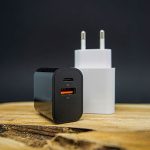 Chargeur personnalisés USB-C et USB-A, idéal pour recharger les dernières générations de téléphones rapidement